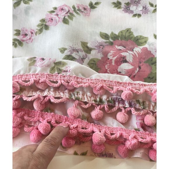 Vintage 70s pleated curtain with pompons, pink roses floral double panels - Picture 7 of 10